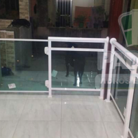 Guarda Corpo em Alumínio Branco e Vidro Temperado Transparente